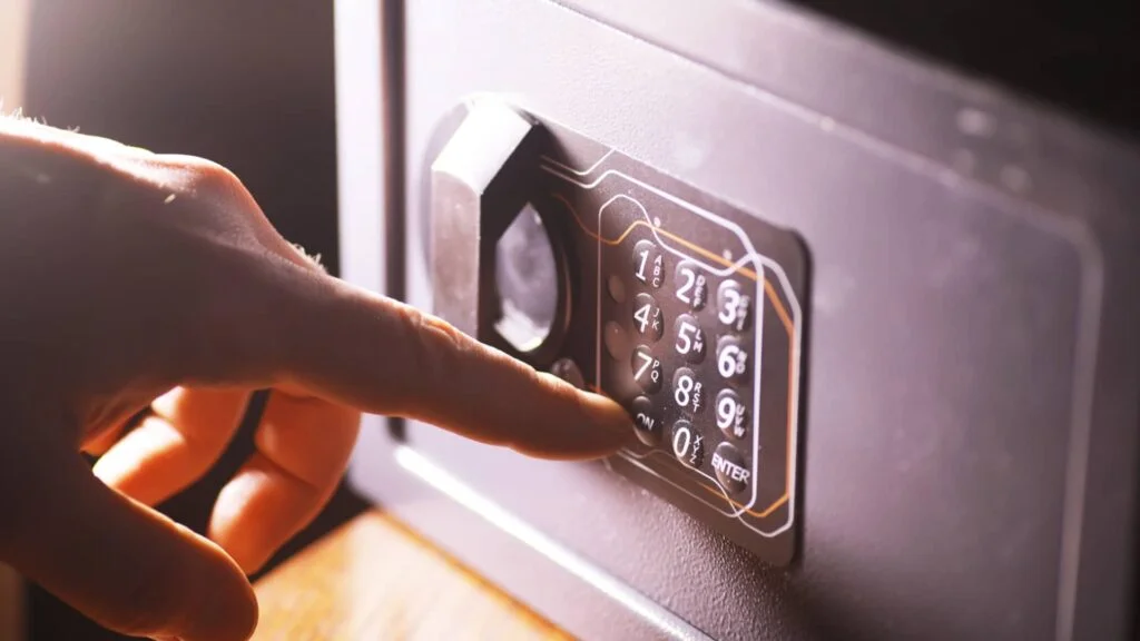 Cassaforte elettronica bloccata? Soluzioni pratiche