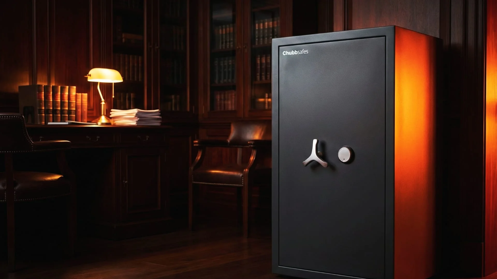 Armadio di sicurezza resistente al calore intenso, differenza visiva tra protezione ignifuga e semplice armadio metallico per documenti sensibili. CLN Safety